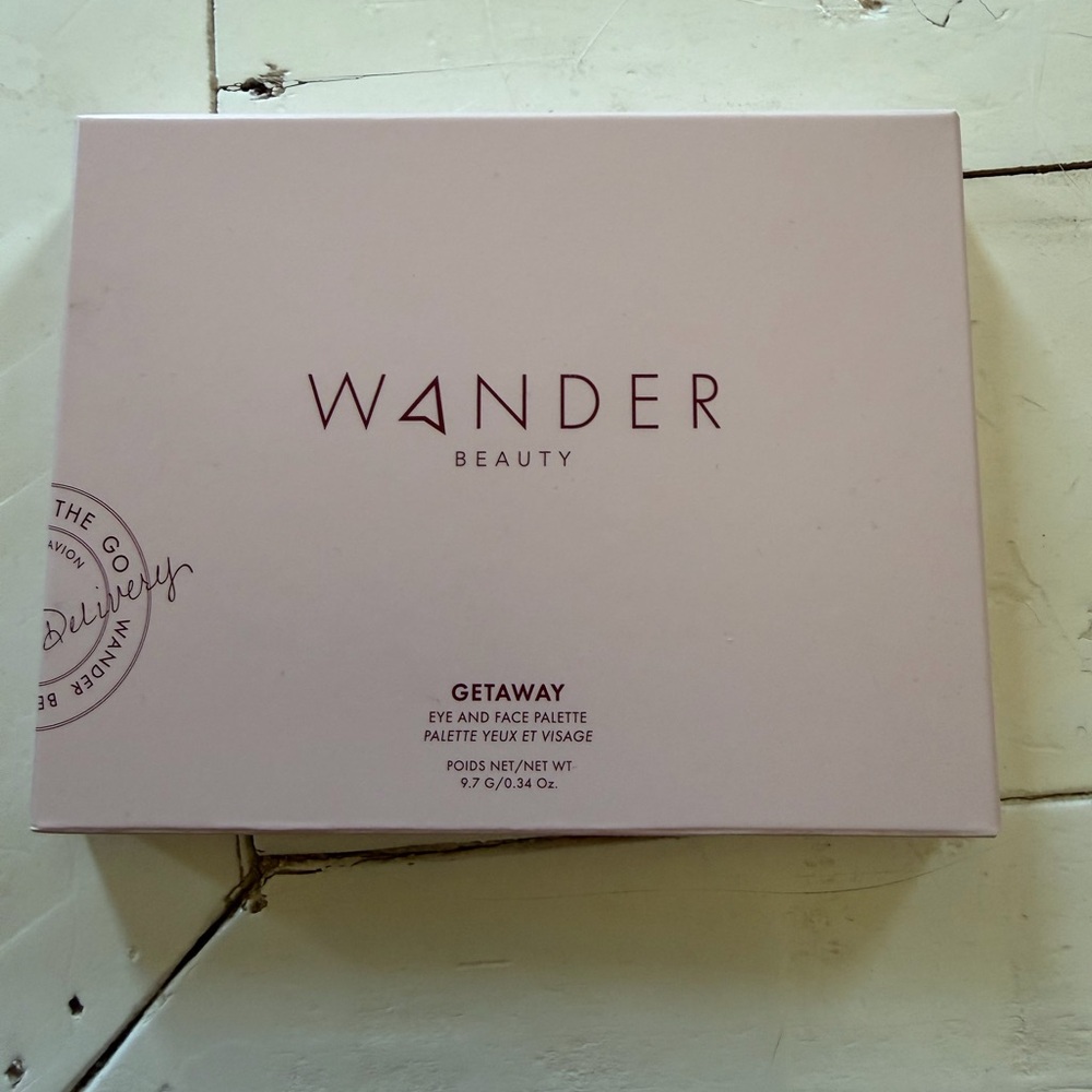 Wander Beauty Getaway Eye and Face palette